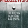 Quelqu'un derrière les murs