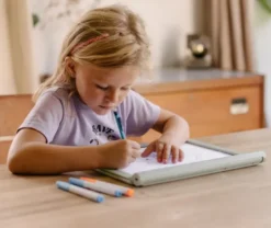 Tablette lumineuse nomade pour apprendre à dessiner et écrire